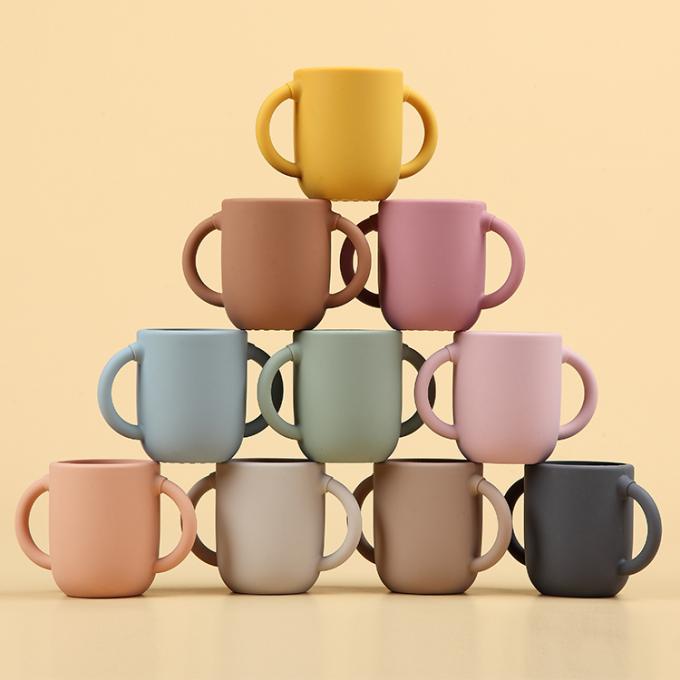 Tasse de l'eau de silicone de formation de l'enfant en bas âge de 2021 enfants organiques de nouvelle conception pour le bébé