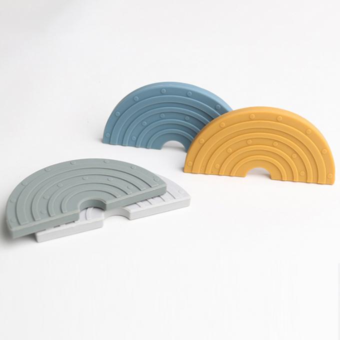 jouet 2021 libre fait sur commande de Teether de silicone de dentition de bébé d'arc-en-ciel de silicone du produit nouveau BPA