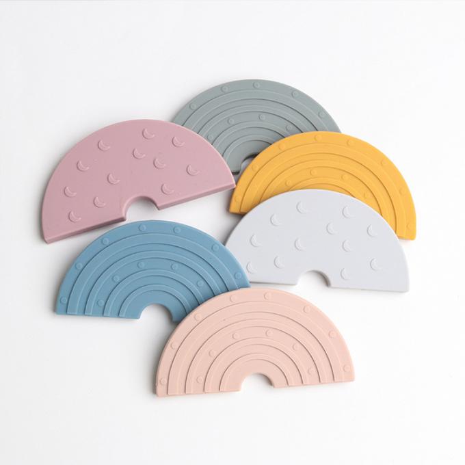 jouet 2021 libre fait sur commande de Teether de silicone de dentition de bébé d'arc-en-ciel de silicone du produit nouveau BPA
