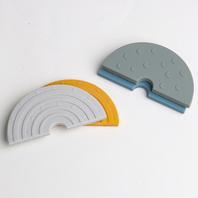 jouet 2021 libre fait sur commande de Teether de silicone de dentition de bébé d'arc-en-ciel de silicone du produit nouveau BPA
