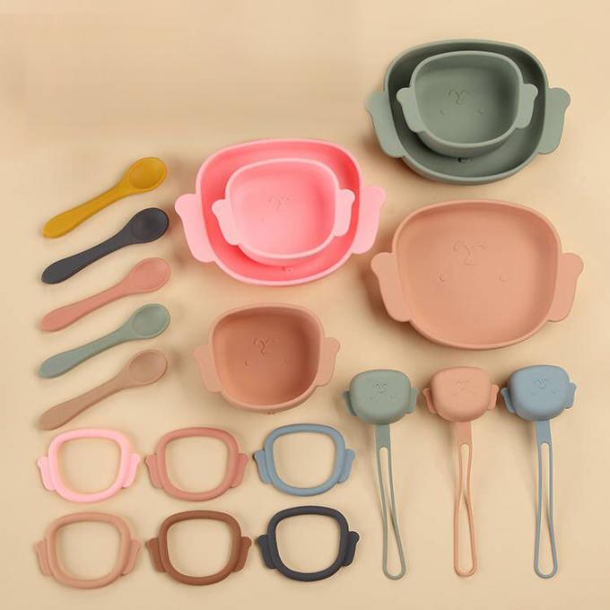 Le bébé réglé de alimentation place le bébé fait sur commande de silicone 7 morceaux d'ensembles de plat d'aspiration avec la cuvette et le bavoir de cuillère de conducteur d'aliment pour bébé