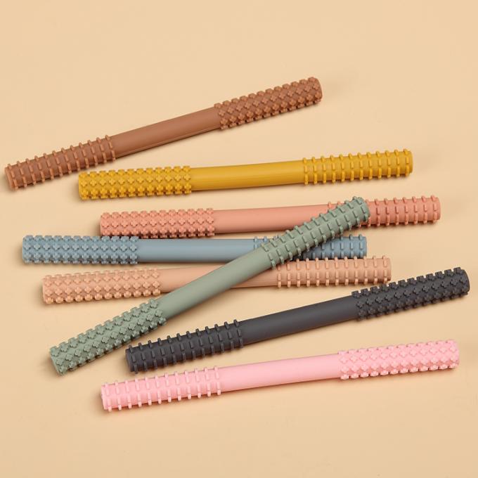 Le produit nouveau 2021 faisant ses dents des tubes mâchent le jouet molaire de bâton de bébé de Teether de bâton avec la brosse