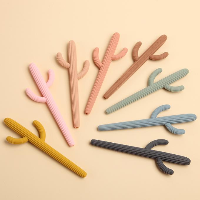 le nouveau cactus 2021 a formé le bébé non-toxique sûr sans BPA de silicone joue des molaires avec la brosse