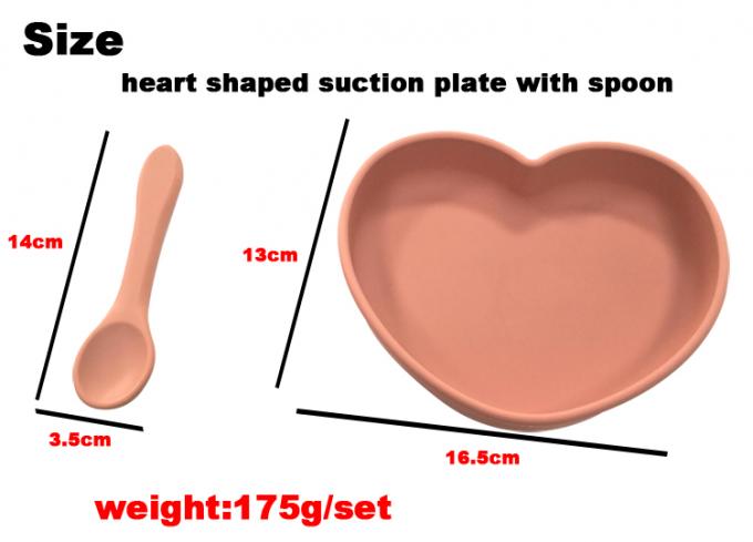 100% plats mignons libres de bébé d'aspiration de silicone de catégorie comestible de forme de coeur de la catégorie comestible BPA avec la cuillère