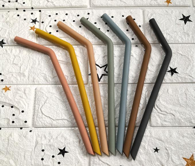 Nouveau bébé coloré tendant du logo 2020 faits sur commande alimentant la paille à boire de silicone d'Eco