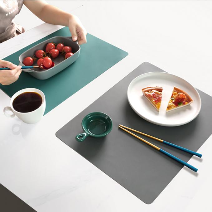 Les tapis de place de bébé d'enfant en bas âge pour la table de salle à manger adaptée aux besoins du client imperméabilisent facile de nettoyer des tapis de silicone et les protections acceptent Logo Square adapté aux besoins du client
