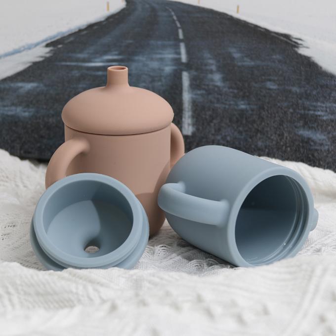 2021 plus défunts bébés de conception pour utiliser la tasse de silicone d'enfants de produit avec la tasse sippy de bébé de silicone de paille