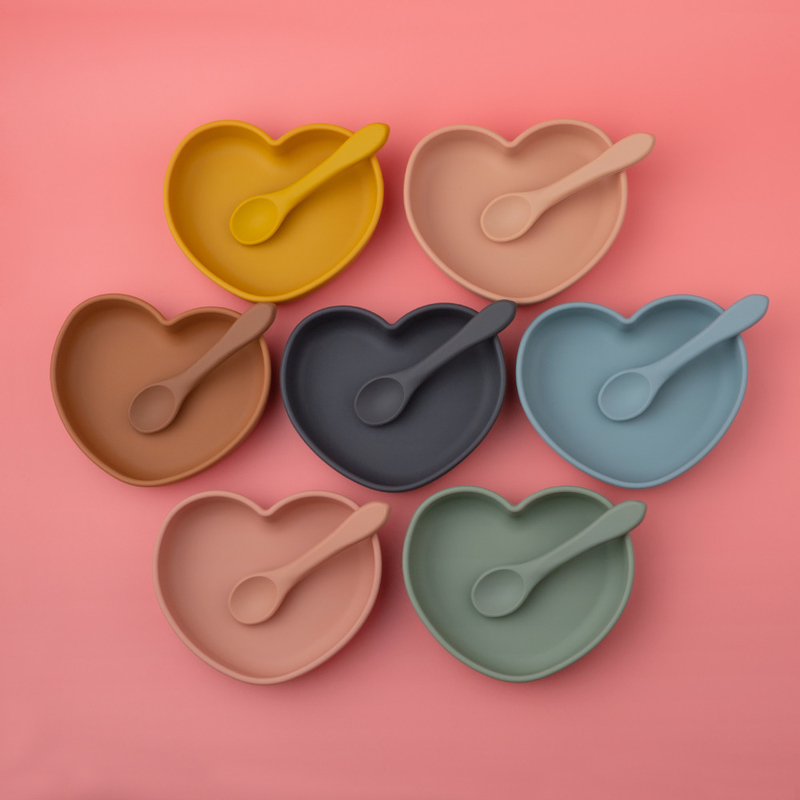 Food Grade FDA Heart Shaped Dinner Silicone Baby Plate Customized With Spoon