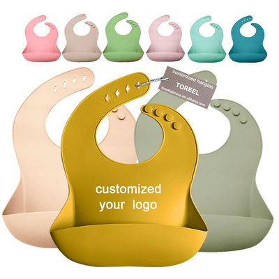 Bavoir réglable fait sur commande de bébé de silicone de longueur d'OEM avec le receveur de nourriture